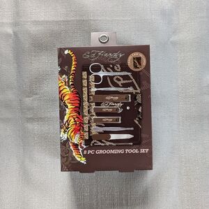 Ed Hardy 8 Piece Grooming Tool Set With Faux Leather Travel Case NEW!